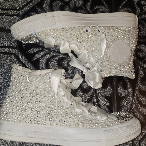 Custom made Swarovski And Pearls high top converse - Picture 6 of 11